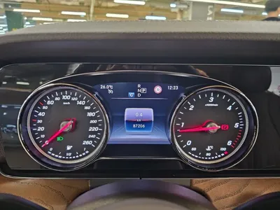 Mercedes-Benz E-Class 2019, 87000 км, за 16148.98 USD - фото 8