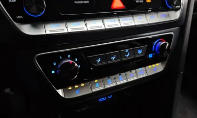 Hyundai Sonata 2019, 151452 км, за 6556.29 USD - фото 19