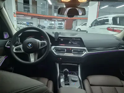 BMW 3 Series 2022, 30000 км, за 21747.67 USD