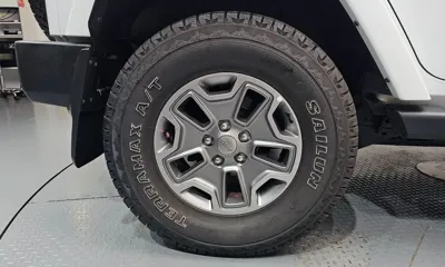 Jeep Wrangler 2017, 50128 км, за 18839.25 USD - фото 21