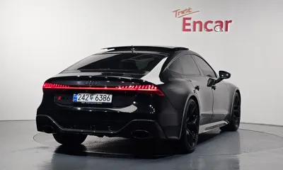 Audi RS7 2025, 3999 км, за 105297.93 USD