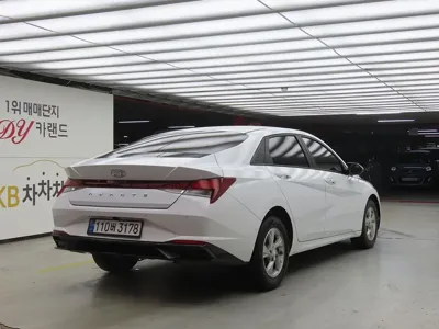 Hyundai Avante 2023, 99137 км, за 8919.72 USD
