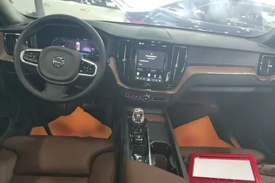 Volvo XC60 2025, 32900 км, за 28458 USD - фото 12