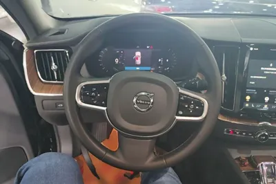 Volvo XC60 2025, 32900 км, за 28458 USD - фото 13
