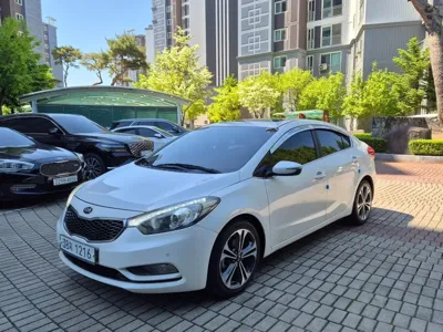 Kia K3 2015, 174927 км, за 3705.39 USD