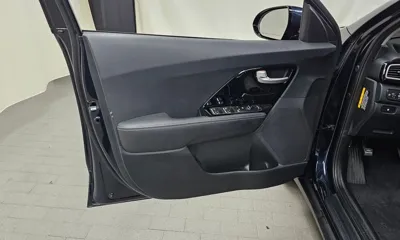 Kia Niro 2017, 85718 км, за 8599.19 USD - фото 24