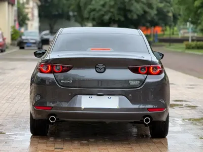 Mazda 3 Axela 2023, 29000 км, за 11708.78 USD