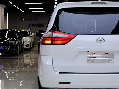 Toyota Sienna 2017, 77700 км, за 25236.96 USD - фото 8