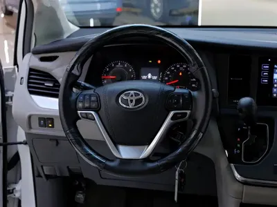 Toyota Sienna 2017, 77700 км, за 25236.96 USD - фото 22
