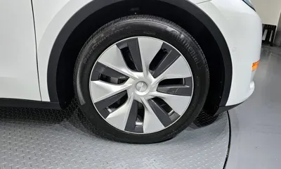Tesla Model Y 2021, 40853 км, за 28179.18 USD
