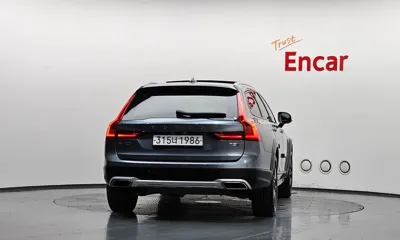 Volvo V90 2020, 70160 км, за 18428.07 USD
