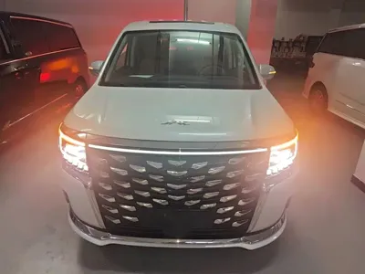 JAC Refine Refine RF8 PHEV 2025, 17200 км, за 22203.81 USD