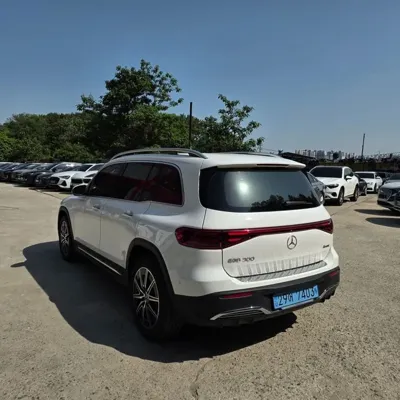 Mercedes-Benz EQB 2025, 6053 км, за 31853.33 USD