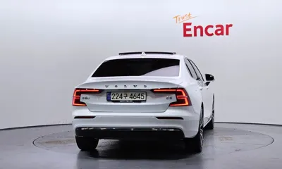 Volvo S60 2024, 35303 км, за 23631.35 USD