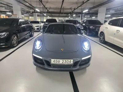 Porsche 911 · 2018 год