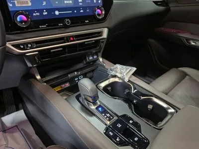Lexus RX 2023, 57779 км, за 50544.83 USD - фото 9