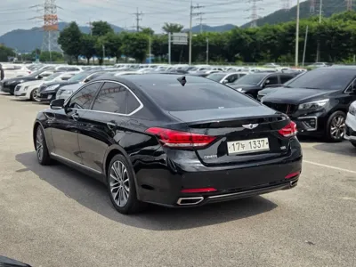 Hyundai Genesis 2014, 175000 км, за 4588.42 USD