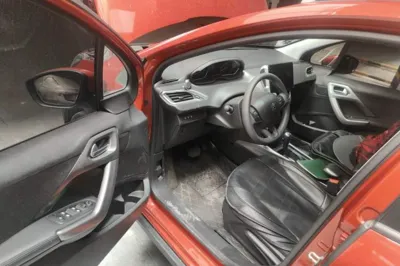Peugeot 2008 2018, 50100 км, за 6147 USD - фото 19