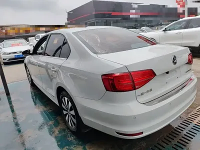 Volkswagen Sagitar 2018, 90399 км, за 5164.7 USD