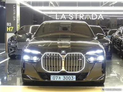 BMW i7 · 2024 год