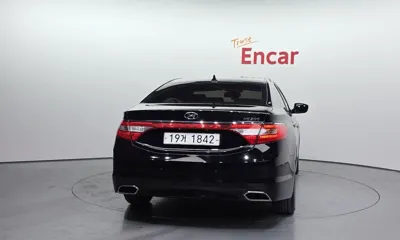 Hyundai Grandeur 2015, 139105 км, за 6276.84 USD