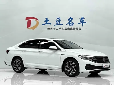 Volkswagen Sagitar 2023, 25000 км, за 16178.21 USD