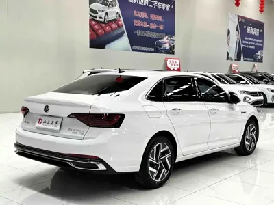 Volkswagen Sagitar 2023, 25000 км, за 16178.21 USD