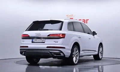 Audi Q7 2023, 57617 км, за 41628.69 USD