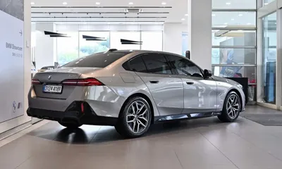BMW 5-Series 2025, 8140 км, за 38072.73 USD