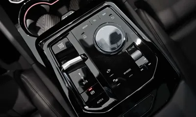 BMW 5-Series 2025, 8140 км, за 37767.78 USD - фото 9