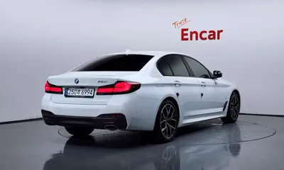 BMW 5-Series 2023, 40070 км, за 30407.21 USD