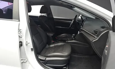 Hyundai Avante 2019, 68706 км, за 7866.21 USD - фото 10
