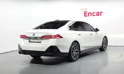 BMW 5-Series 2024, 26246 км, за 38670.04 USD