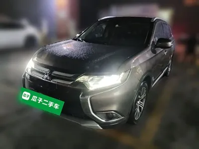 Mitsubishi Outlander · 2017 год