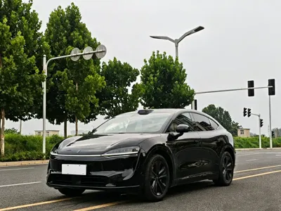 智界 Zhijie R7 · 2025 год