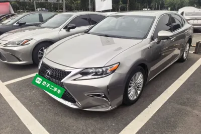 Lexus ES · 2015 год