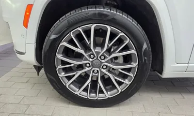 Jeep Cherokee 2023, 54624 км, за 38729.16 USD