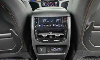 Jeep Cherokee 2023, 54624 км, за 38729.16 USD - фото 18