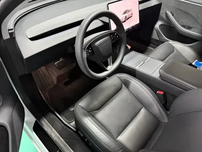 Tesla Model 3 2025, 12000 км, за 23070.79 USD