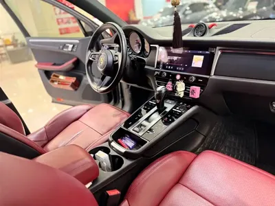Porsche Macan 2023, 50000 км, за 43513.26 USD