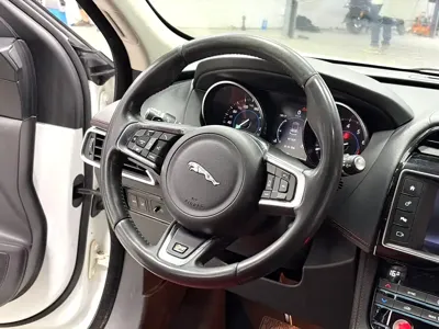 Jaguar F-Pace 2017, 144000 км, за 11268.6 USD