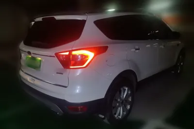 Ford Kuga 2017, 53200 км, за 7659 USD