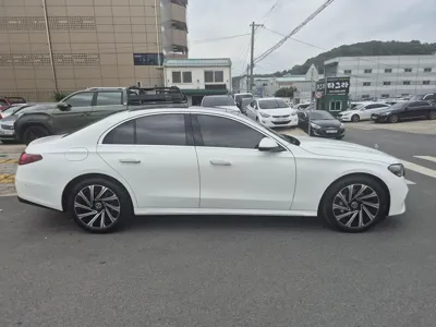 Mercedes-Benz E-Class 2024, 29648 км, за 42996.77 USD