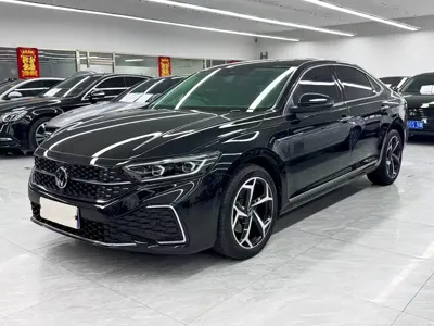 Volkswagen Passat · 2023 год
