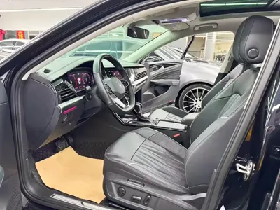Volkswagen Passat 2023, 40000 км, за 18033.18 USD - фото 7