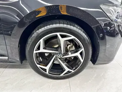 Volkswagen Passat 2023, 40000 км, за 18033.18 USD - фото 23