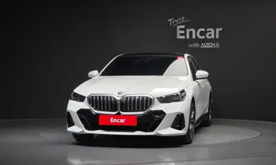 BMW 5-Series 2025, 14613 км, за 41643.69 USD