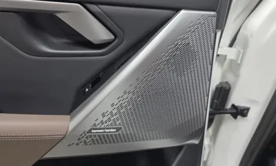 BMW 5-Series 2025, 14613 км, за 41310.14 USD - фото 31