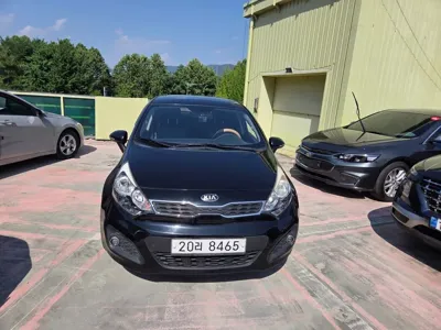 Kia Pride 2014, 96000 км, за 2605.86 USD