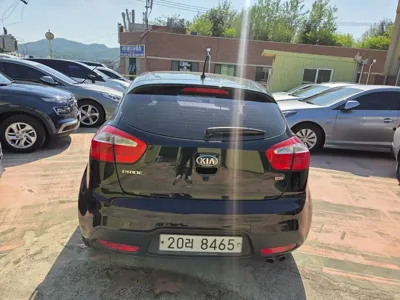 Kia Pride 2014, 96000 км, за 2605.86 USD